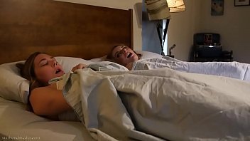 Play أخبار Xnxx مع ثلاث كسس في سن المراهقة يحتاجون إلى الكثير من الديك