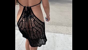 Play تمشي Nesexy وهي عارية في الأماكن العامة وتقول إنها تريد ممارسة الجنس في الفندق