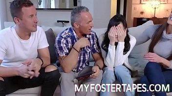 Play سكرتيرة مثيرة جدا تمارس الجنس مع رئيسها الأسود