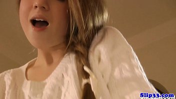 Play أفلام Xnxx مع شقراء ناضجة تبلغ من العمر 19 عامًا تأخذ لقطة لطيفة
