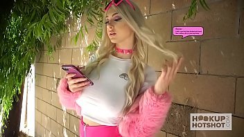 Play Xnxx مع العمة التي ، بعد الأكل ، تقبل ابن أخيها