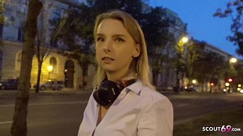 Play تتمسك امرأة رومانية من كلوج للجمهور من قبل ألماني وأخذها إلى الفندق لممارسة الجنس