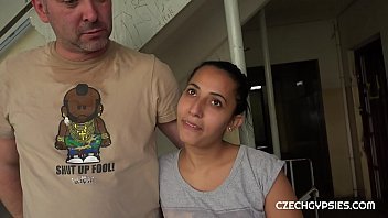 Play اللعنة الحقيقية للهواة مع زوجين من الزوج والزوجة تمتص ديك