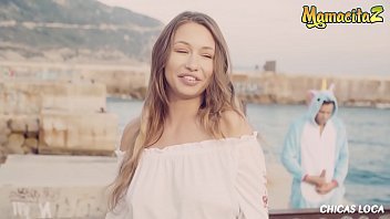 Play ألبيرتو الجنس في الميناء مع سيدة شابة مثيرة