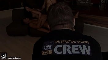 Play أفلام Xnxx مع أطفال يمارسون الجنس ليلاً مع رجلين