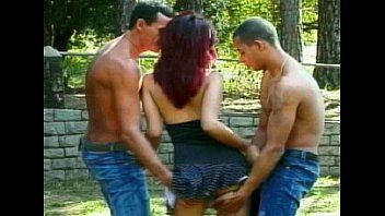 Play ثنائية الشركاء لديها اللعبة الأكثر فظاظة مع هذا الهرة الساخنة