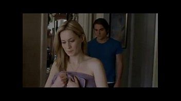 Play لا يلمسها الشريك جيدًا مع قضيبه في كس ويمارس الجنس مع رجل ناضج