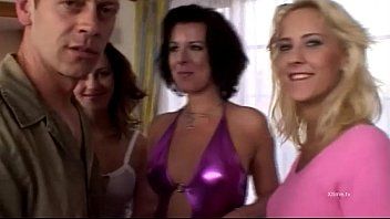 Play Ilme Xnxx مع العديد من الأطفال يمارسون الجنس مع نفس الرجل