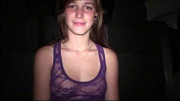 Play أليكسا الكلبة دفعت في الليل مقابل Xxx في مجموعة في الأماكن العامة