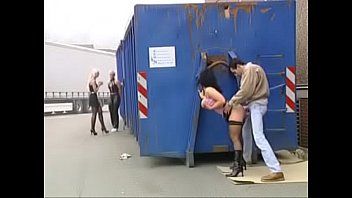 Play اللعنة مع سائقي الحافلات الذين يمارسون الجنس خلف سائقي الحافلات Xnxx