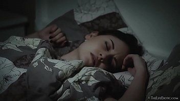 Play يفعل Xxx غريب مع فاتنة سمراء