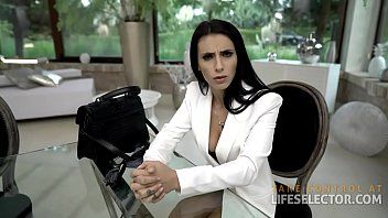 Play تأخذ الإباحية من موظف Xxx في كسها