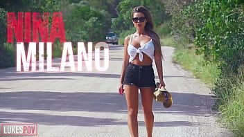 Play نينا ميلانو تمسك برجل وتمارس الجنس معه