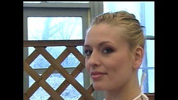 Play راقصة الباليه بالملعقة تعطي اللسان دون الشعور بالمرض أو الغثيان Xnxx