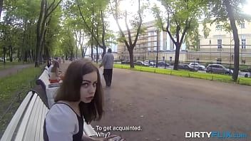 Play الجنس في الأماكن العامة مع امرأة إسبانية جميلة ومثيرة