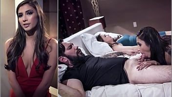 Play هذه العاهرة ذات الصدور الكبيرة تريد رجلاً موهوبًا لتقبيل رقبتها وجملها