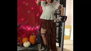 Play لقاء الهالوين الشرجي لـ Steampunk Milf