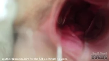 Play عارضة الأزياء ذات الشعر الأحمر Lea تصبح مبدعة مع كرات بينج بونج في سراويل داخلية بوف ملكة جمال الهرة