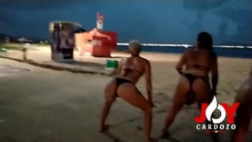 Play العمل الشفهي على الشاطئ: جوي كاردوزو، وإيلا بايز، وسيل بايز