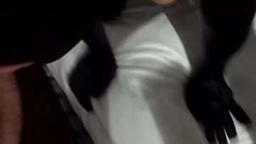 Play عبودية و BDSM: زوج سخيف زوجة في نظرة الرطب Catsuit