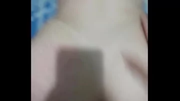 Play مثير في سن المراهقة الشقراء مع شرائط الحمار كبيرة ويستمني