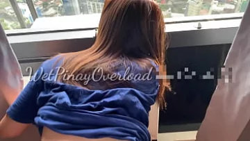Play لا يستطيع السائق مقاومة كس Pinay الرطب في غرفة معيشة رئيسه