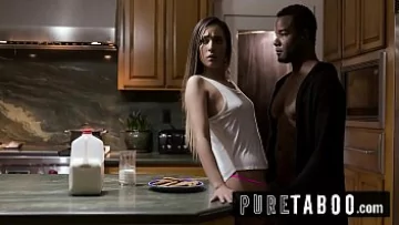 Play جاي سامرز يهاجم القضبان السوداء الكبيرة لكل من الأب والابن في لقاء مكثف بين الأعراق