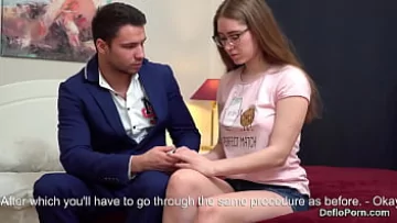 Play في سن المراهقة مفلس لها الكرز برزت في لقاء واقع مكثف
