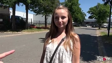 Play سيدة الساخنة حشرة يحصل على الشرج وقصفت كس في جلسة اللعنة المتشددين على طاولة بلياردو