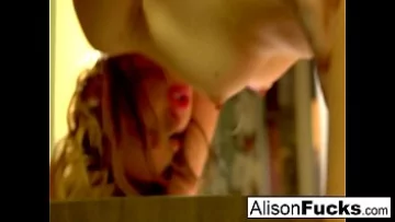 Play امرأة سمراء نجوم البورنو كاتي سامرز وأليسون تايلر في لقاء فني ومثير