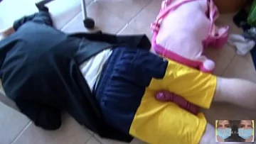 Play تهيمن آسيا فيفا أثينا على محاكاة ساخرة لمصارعة ذراع ترامب المضحكة