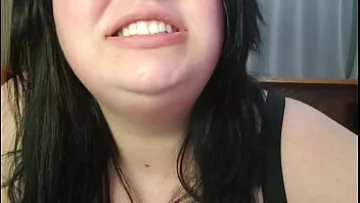 Play العملاقة الجائعة الصفصاف تبتلع الدببة الصمغية كاملة في مواجهة صريحة