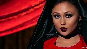 Play المشهد Xxx مع مصاصي الدماء للأولاد مع الأوهام المثيرة