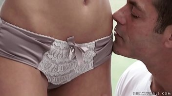 Play كس جميل يجعل الحب مع الرجل