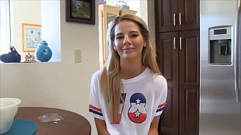 Play Xnxx مع شقراء يشعر بالملل دعوة الحبيب لتنظيم لها