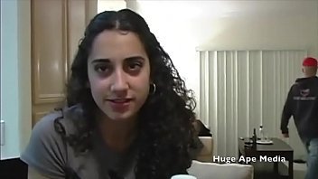 Play يمارس الجنس مع الغجر الذي يحصل على آخر قطرة من الحيوانات المنوية في الحمار