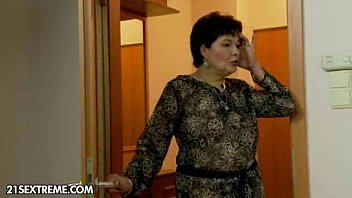 Play تريد بابوتا صنع أفلام Xnxx مع زوجها البالغ من العمر 22 عامًا