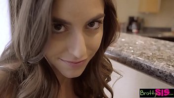 Play سورينا هي كس عاهرة من شأنه أن يمارس الجنس بغض النظر عن الموقف